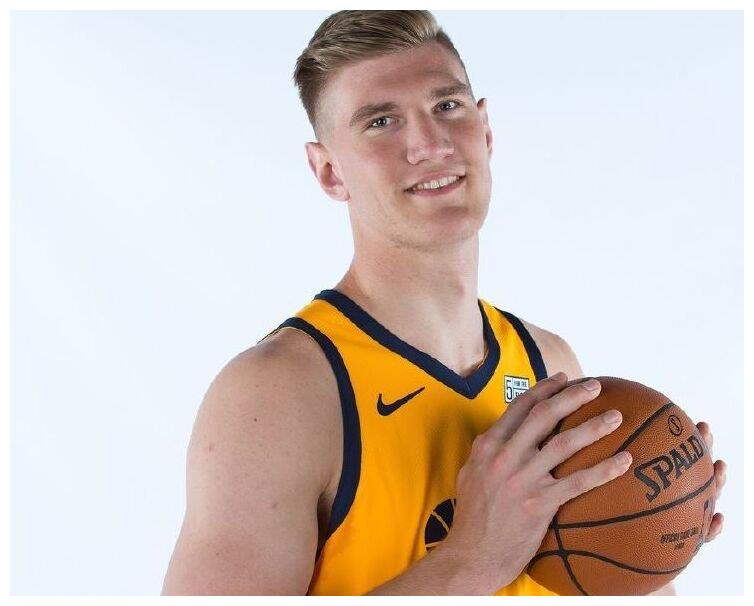 芝加哥公牛造点机会备战NBA季后赛法兰克福迎法甲关键赛之后，广州队今夜官宣签约